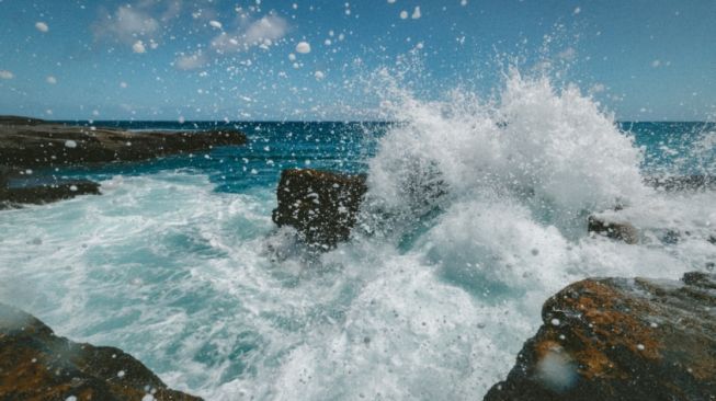 BMKG Keluarkan Peringatan, Masyarakat Diminta Waspada Gelombang Tinggi di Perairan Nias Sumut