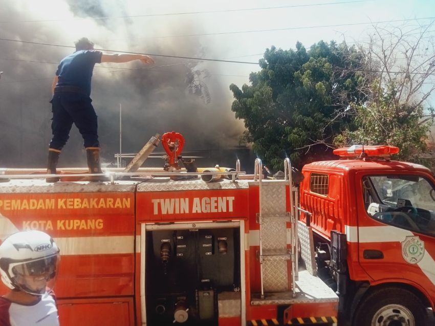 Diduga Tabung Gas Bocor Saat Memasak, Rumah IRT di Kelapa Lima-Kupang Terbakar