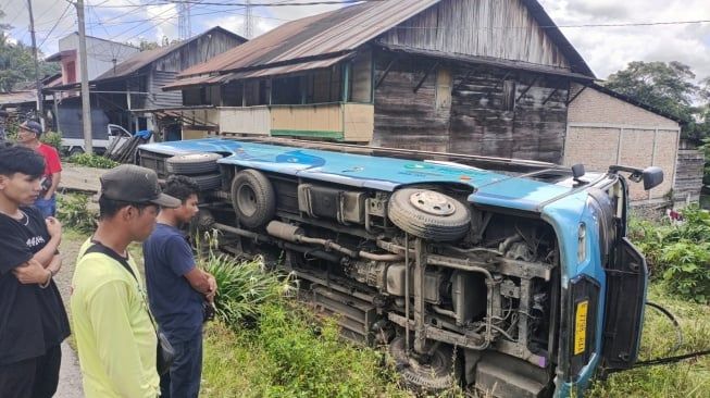 Bus Pariwisata Tabrak 4 Pejalan Kaki di Lumbanjulu, 2 Orang Tewas