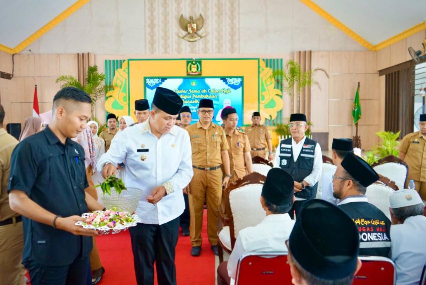 Faisal Hasrimy Tepung Tawari Calon Jama'ah Haji Kabupaten Langkat 