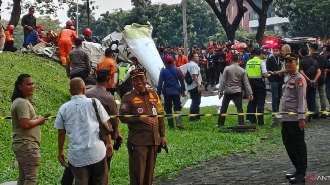 Pesawat Latih Jatuh di BSD Tangsel, Berangkat dari Tanjung Lesung Sempat Hilang Kontak