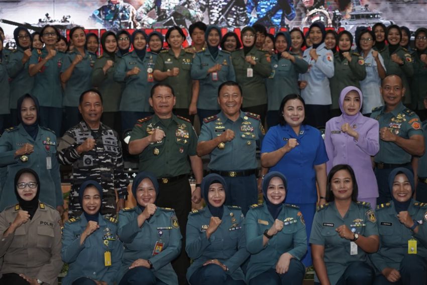 Peringati Hari Kartini, Gartap III/Surabaya Gelar Apel Bersama Wanita TNI