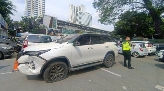 Mobil Diduga Milik Oknum Polisi Diamuk Massa di Medan, Warga Bilang Begini