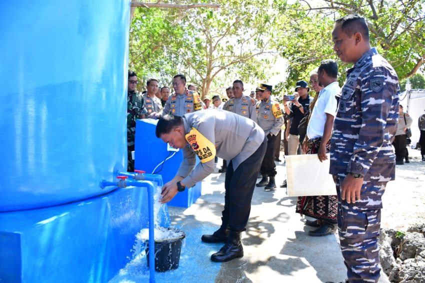 Polda NTT Bantu Bangun Sumur Bor di Pulau Semau