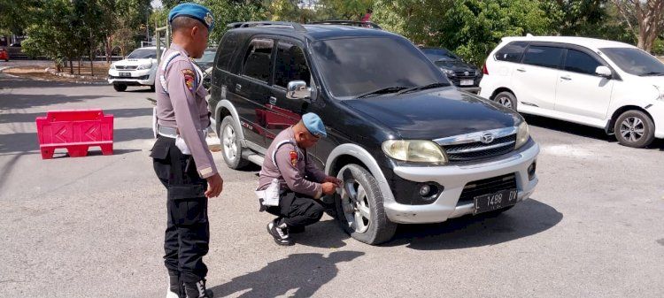 Salah Parkir, Sejumlah Ban Kendaraan Digembosi Provost Polda NTT