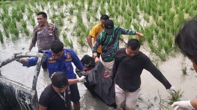 Kecelakaan Maut Kereta Api vs Mobil di Deliserdang, 6 Orang Meninggal