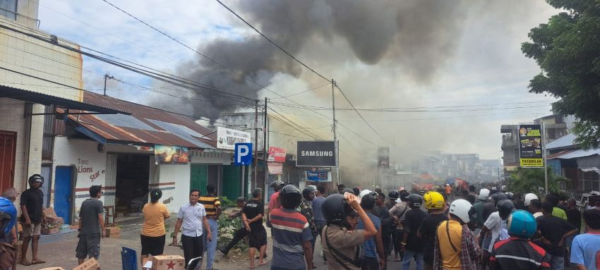 Kompor Meledak, Tiga Unit Ruko di Kompleks Pertokoan Maumere Terbakar