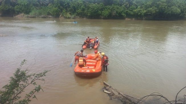 Sungai Barumun Palas Makan Korban, 4 Orang Hanyut saat Mandi, 1 Tewas 2 Hilang