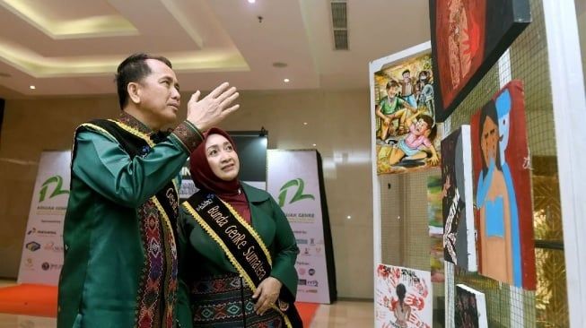 Pj Gubsu Agus Fatoni Dinobatkan Sebagai Ayah Duta Genre