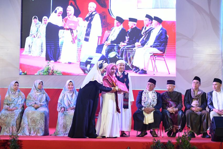 Santriwati Tunanetra Jadi Peserta Wisuda Tahfizh Nasional 2024 Kategori 30 Juz