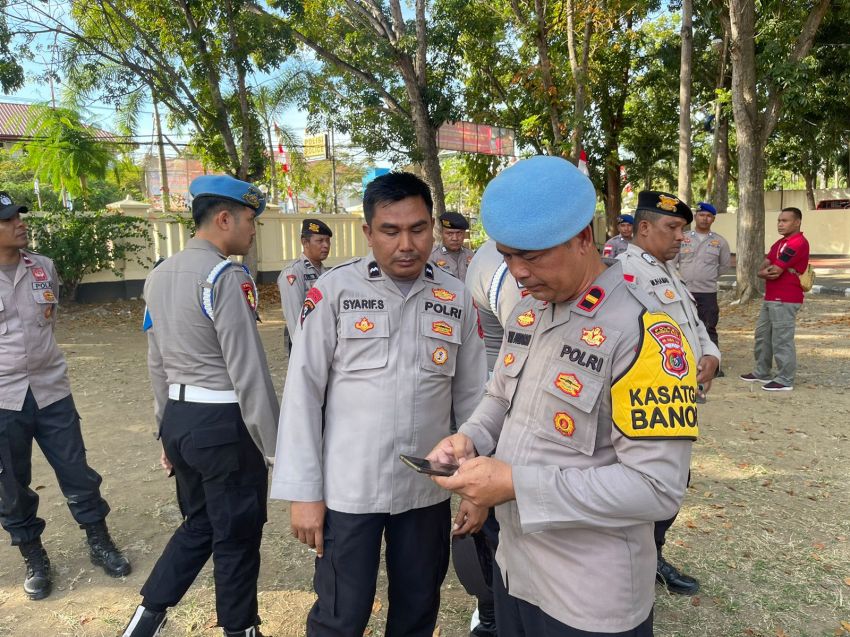 Kasus Judi Online Marak, Propam Cek Handphone Anggota Polres Manggarai Barat