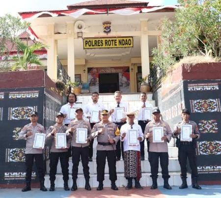 Berprestasi, Sejumlah Anggota Polres Rote Ndao Diberi Reward