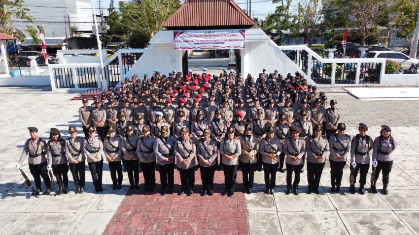 Sambut Hari Jadi ke 76, Polwan Polda NTT Ziarah ke Taman Makam Pahlawan Dharmaloka Kupang