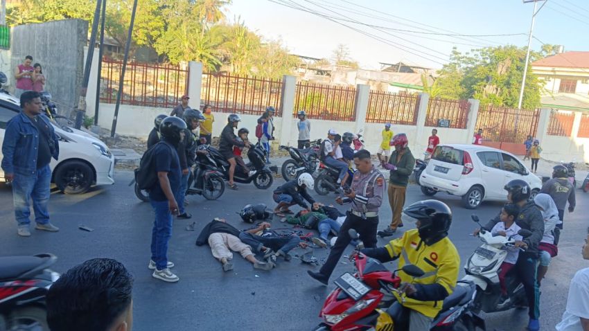 Sepeda Motor Saling Tabrakan, Empat Warga Luka Berat