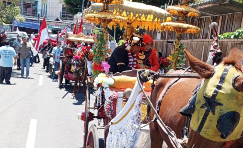 Usai Mendaftar, Hapendi Harahap Keliling Kota Kenalkan Diri Ke Warga Sidimpuan Naik Delman