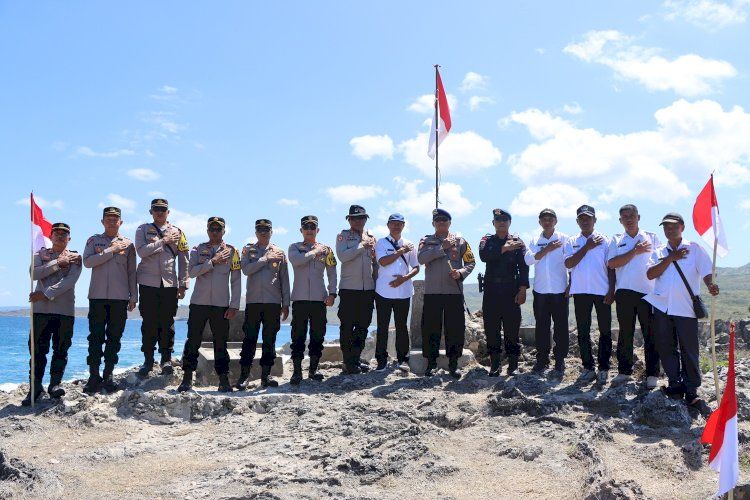 Sambut HUT RI ke 79, Polres Rote Ndao Kibarkan Bendera Merah Putih di Titik 0