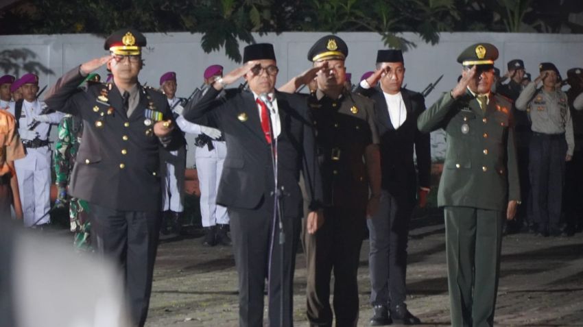 Pj. Bupati Langkat bertindak sebagi Pembina Apel Renungan Suci di TMP Berandan: Mari Kenang Jasa Pahlawan di HUT ke-79 RI