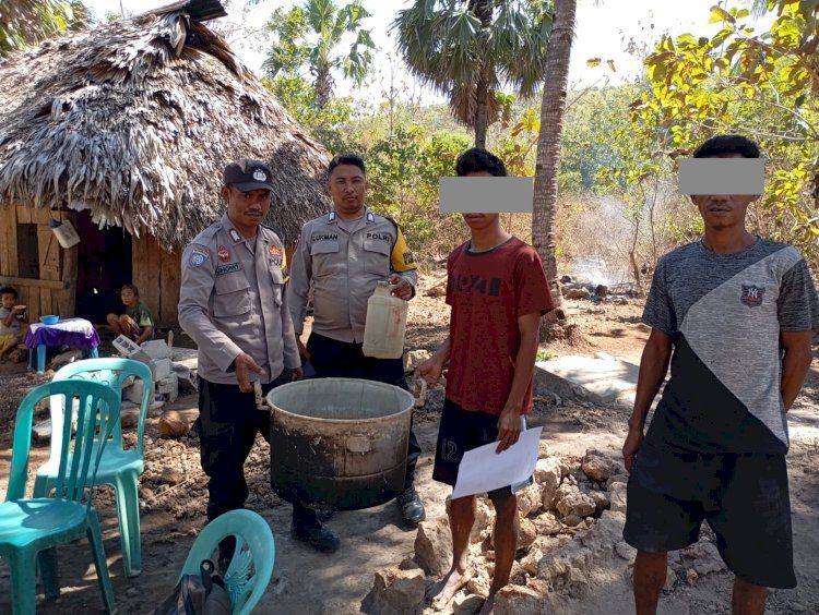 Polsek Rote Barat Laut Razia Lokasi Penyulingan Miras