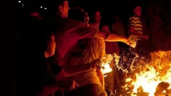 Heboh! Sepasang Kekasih Diduga Bakar Diri di Kamar Kos, Begini Kondisi Mereka