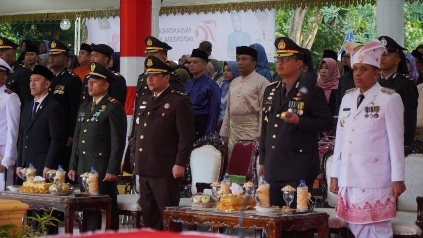 Pj. Bupati Langkat Faisal Hasrimy Hadiri Aubade bersama ribuan Masyarakat: Momentum Khidmat Akhiri Peringatan HUT ke - 79 RI