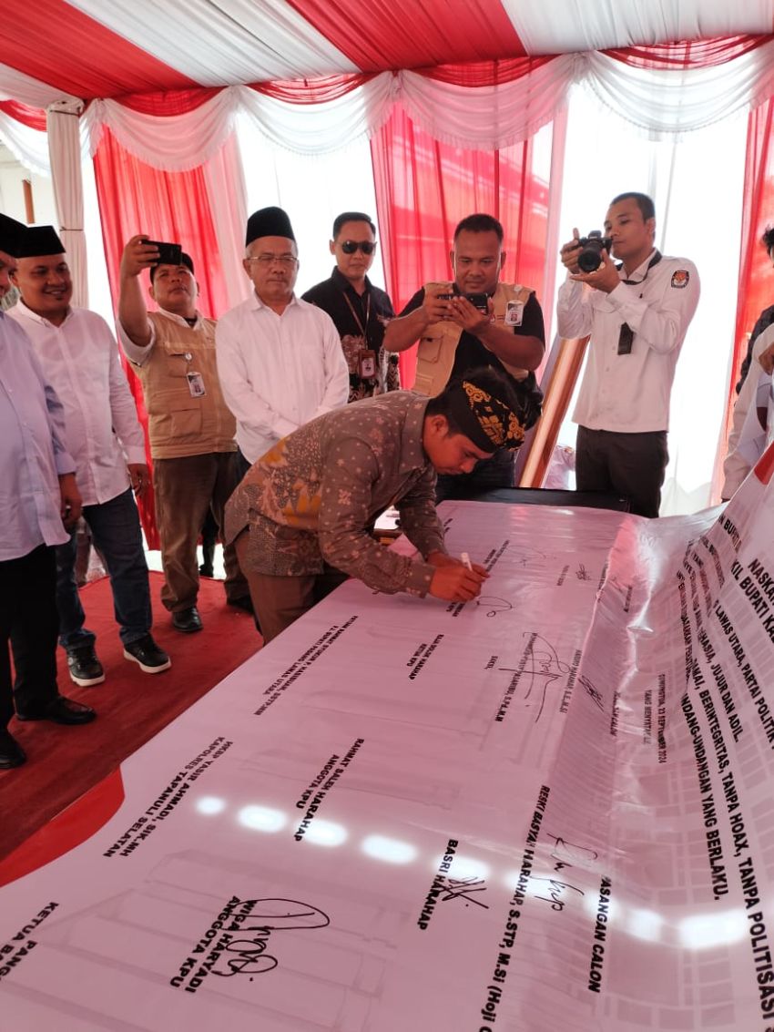 KPU Paluta Bersama Tiga Paslon Bupati dan Wakil Bupati Gelar Deklarasi Damai