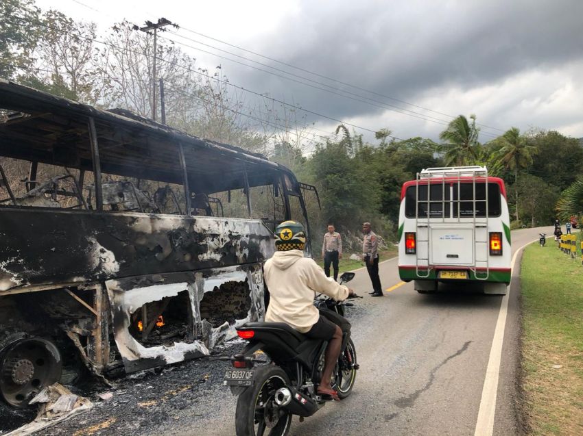 Bus Antar Negara Terbakar di Wilayah Kabupaten TTU