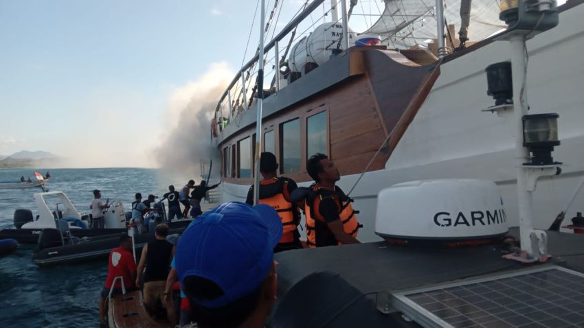 KM Naraya Terbakar di Perairan Labuan Bajo, Manggarai Barat