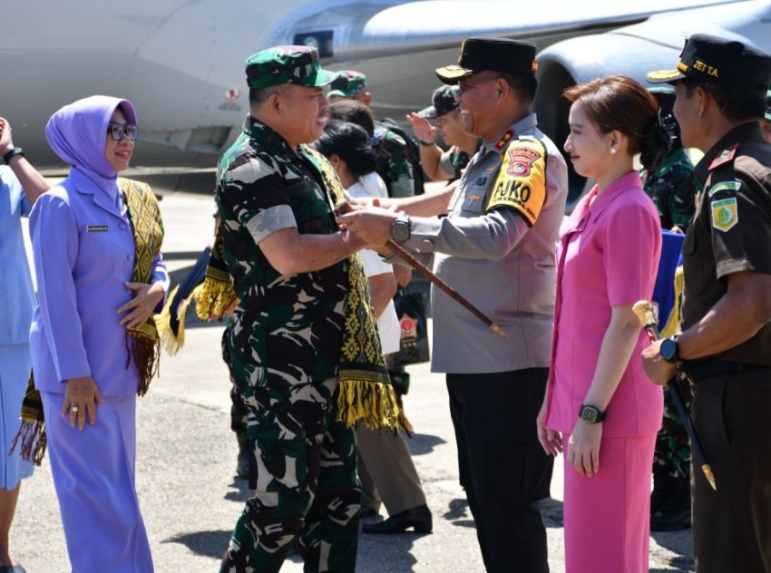 Kapolda NTT Sambut Hangat Kunjungan Kerja Panglima Komando Gabungan Wilayah Pertahanan II