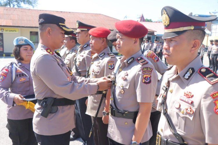 Sejumlah Pejabat Polres Sumba Barat Diserahterimakan