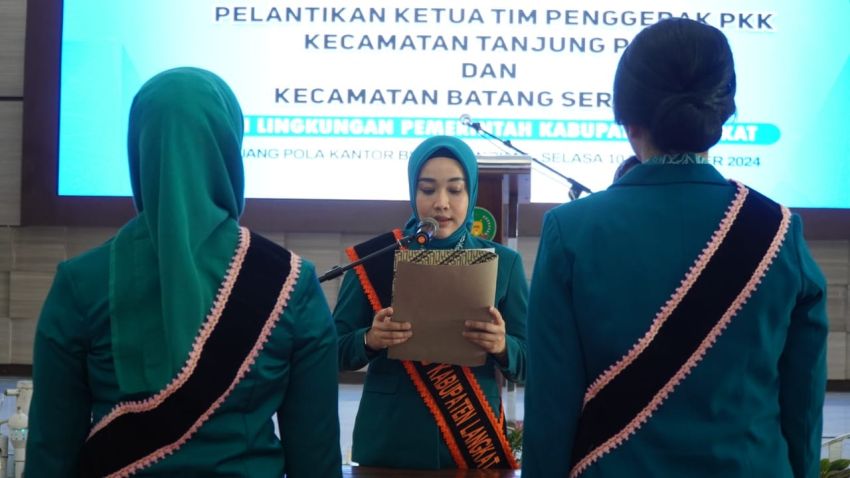 Ny. Uke Retno Faisal Hasrimy Lantik 2 Ketua TP PKK Kecamatan, Dorong Percepatan Kesejahteraan Keluarga