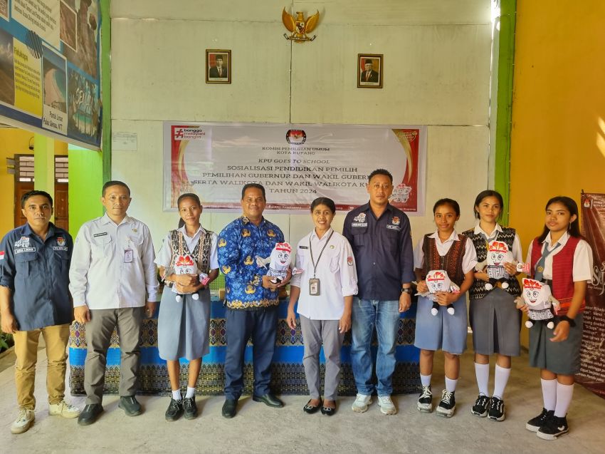 Tingkatkan Partisipasi Pemilih Pemula, KPU Kota Kupang Gencarkan Sosialisasi ke Sekolah-sekolah