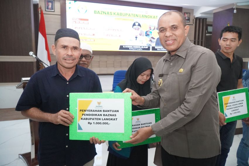 Pj Bupati Langkat Salurkan Bantuan Baznas Senilai Rp 221 Juta untuk Masyarakat yang Membutuhkan