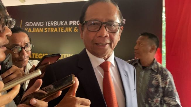 Belum Seminggu Dilantik, Babe Haikal Kena sentil Mahfud MD Gegara Hal Ini