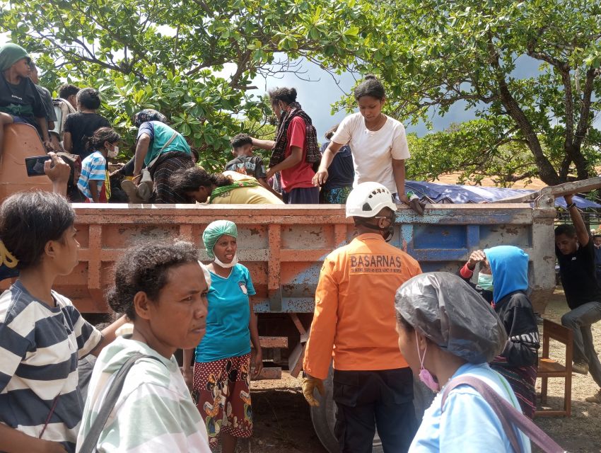 Operasi Hari Kelima, Tim SAR Gabungan Evakuasi Ratusan Warga Desa Hewa Flores Timur