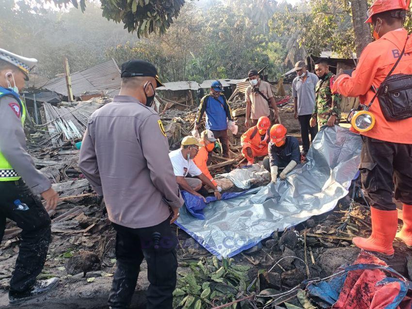 Dua dari Sembilan Jenazah Korban Erupsi Gunung Api Lewotobi Laki-laki Dibawa ke Maumere-Kabupaten Sikka