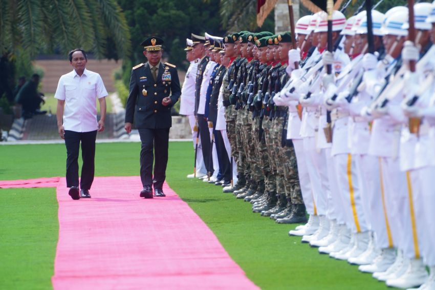 Panglima TNI Terima Kunjungan Menteri Kehutanan