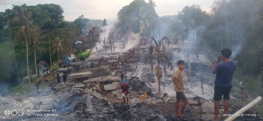 Puluhan Rumah di Kampung Situs Manola, Sumba Barat Daya Terbakar