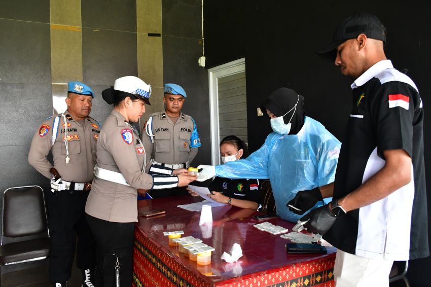 Propam Polda NTT kembali Periksa Urine dan Senpi Personel Polri