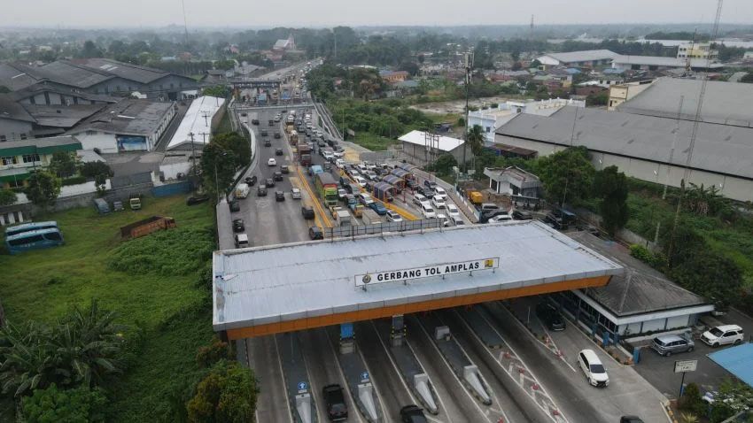 Seluruh Ruas Tol JNT Regional Nusantara Catatkan Peningkatan Lalin Pada H-1 Libur Natal 2024