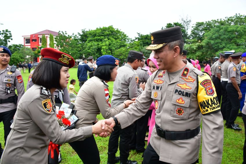 Anggota Polri dan ASN Polda NTT Diminta Jaga Profesionalitas