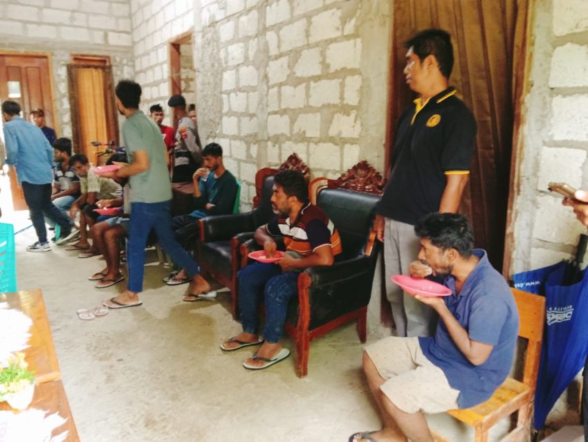 Diturunkan Dari Kapal Kayu, 15 Imigran Ilegal Asal Bangladesh Diamankan di Lobalain-Rote Ndao