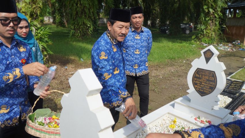 HUT ke-53, KORPRI Langkat  Ziarah & Do'a di Makam Para Mantan Ketua