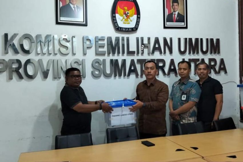 KPU Paluta Serahkan Hasil Rekapitulasi Suara Pilgub 2024 ke KPU Sumut