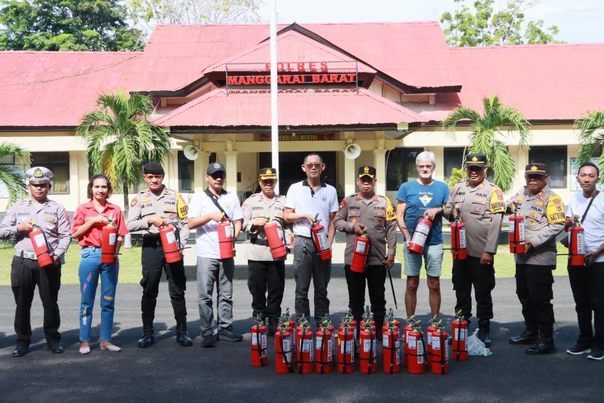 Polres Manggarai Barat Dapat Bantuan Apar dari Gahawisri untuk Mencegah Karhutla