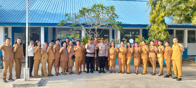 Polisi di Sumba Barat Ini Jadi Pendidik dan Penggerak Tani