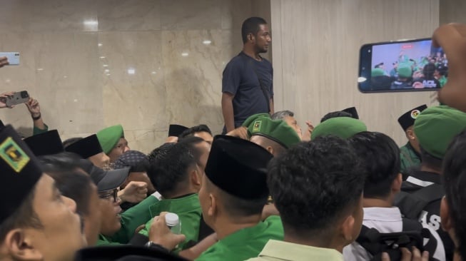 Panggung Muktamar X PPP Ricuh Berubah Jadi Arena Tinju, Kursi Terbang di Depan Media
