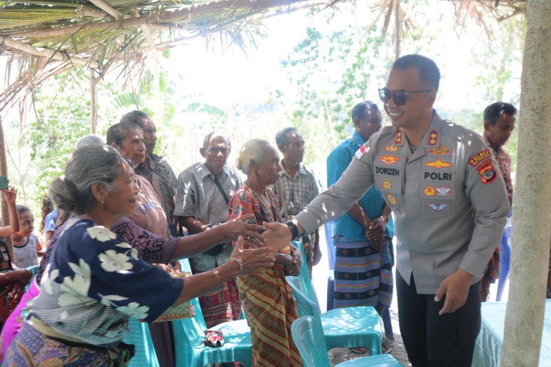 Polres TTS-Relawan Geser Bedah Rumah Janda di Kabupaten TTS