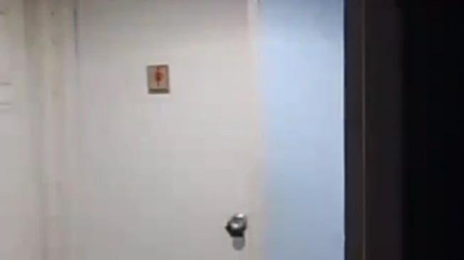 Heboh! Video Diduga Siswa-Siswi SMA Plus Riau Digerebek Berduaan di Toilet Sekolah