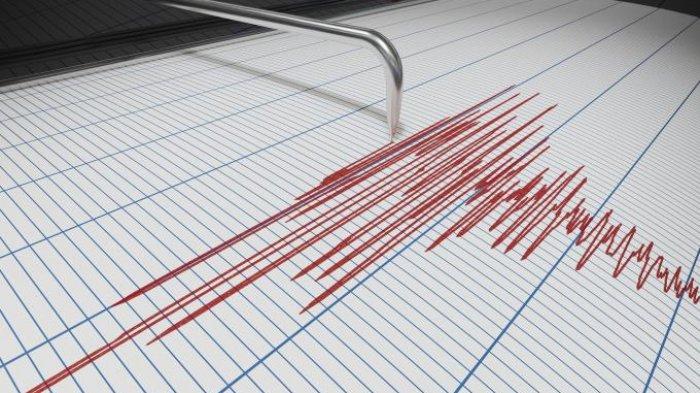 Ribuan Warga Mengungsi Pasca Gempa M4.7 Flores Timur