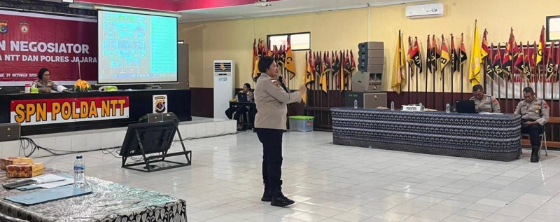 Polwan Dibekali Ilmu Negosiator